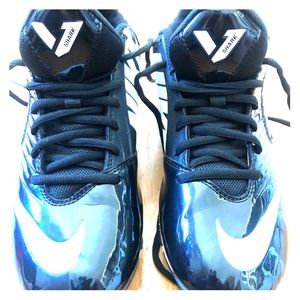 NIKE SHARK FOOTBALL CLEATS (size 8.5)